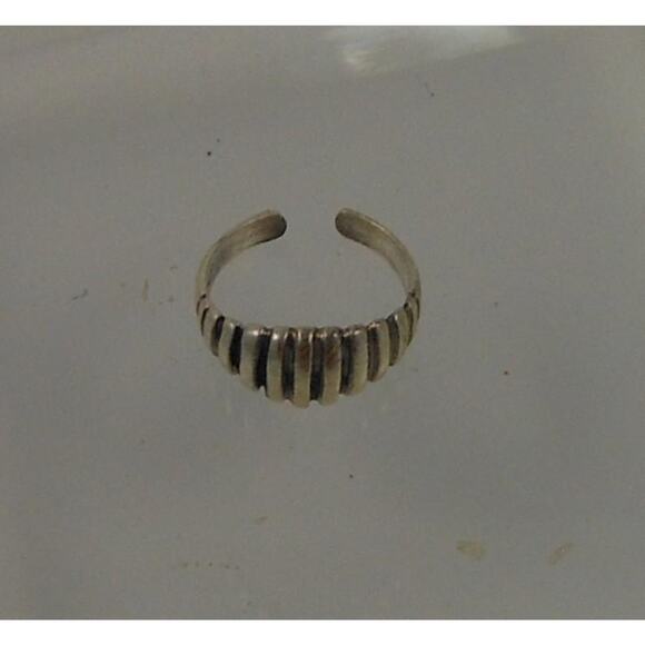 Handcrafted Ribbed Dome Toe Ring Sterling Silver Vintage Design Thailand 2g NOS - Picture 9 of 10